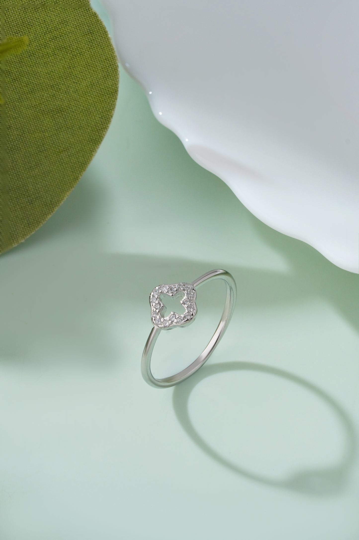 925 Sterling Silver Ring for Women American Diamond Clover Flower Band Gift Boxed