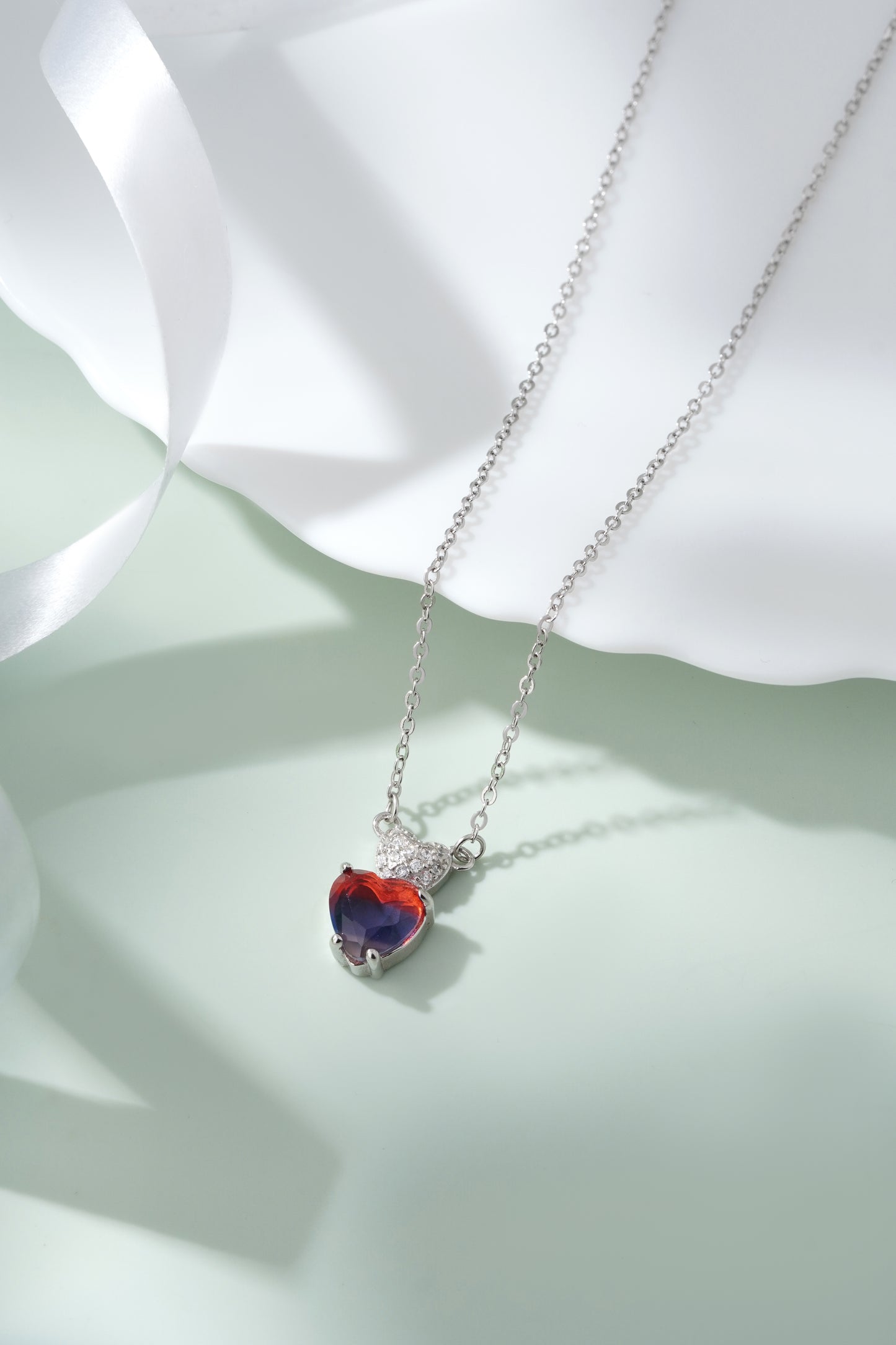 Elegant 925 Sterling Silver Gradient Heart Pendant Necklace for Women