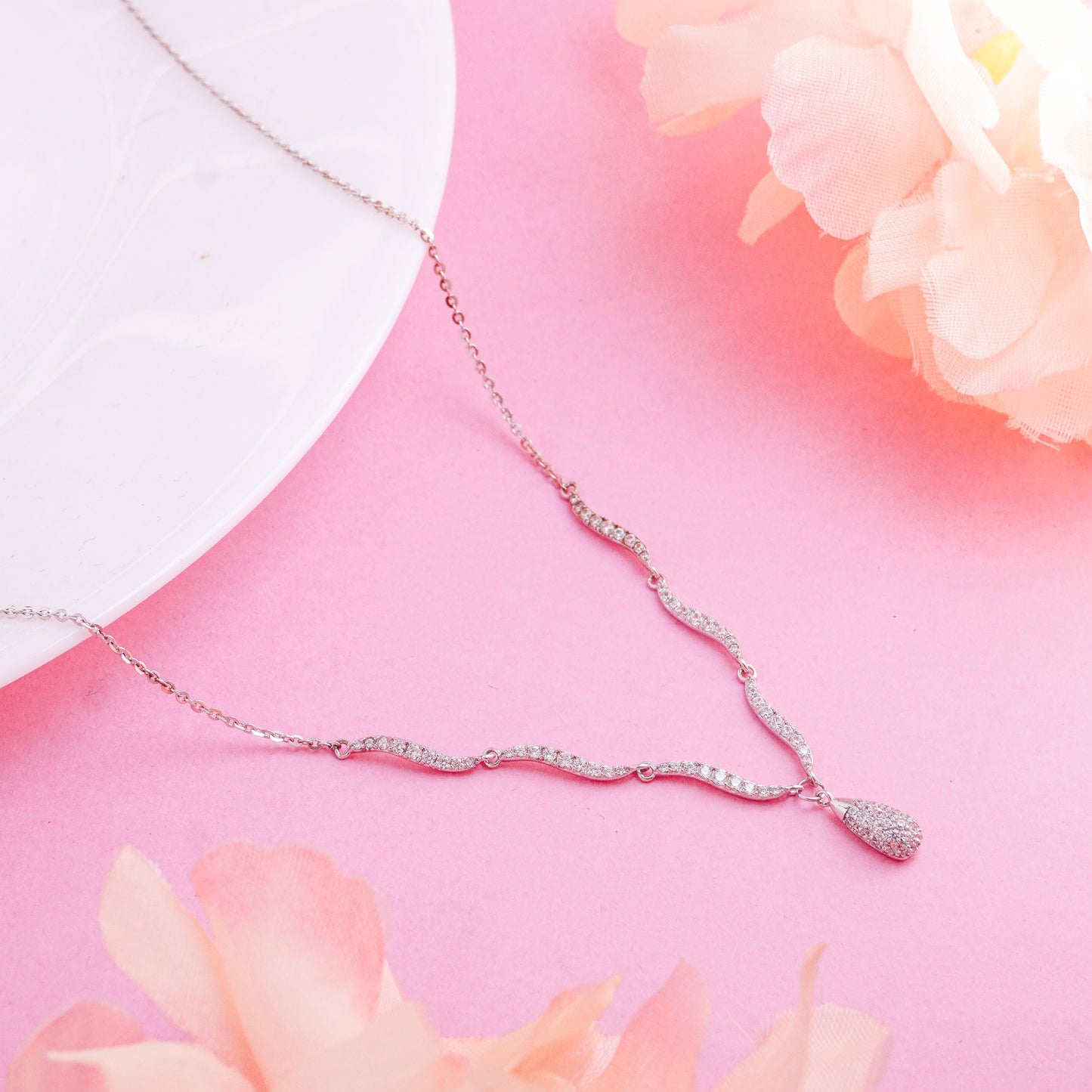 Elegant Wave Link Moissanite Diamond Drop Pendant Necklace