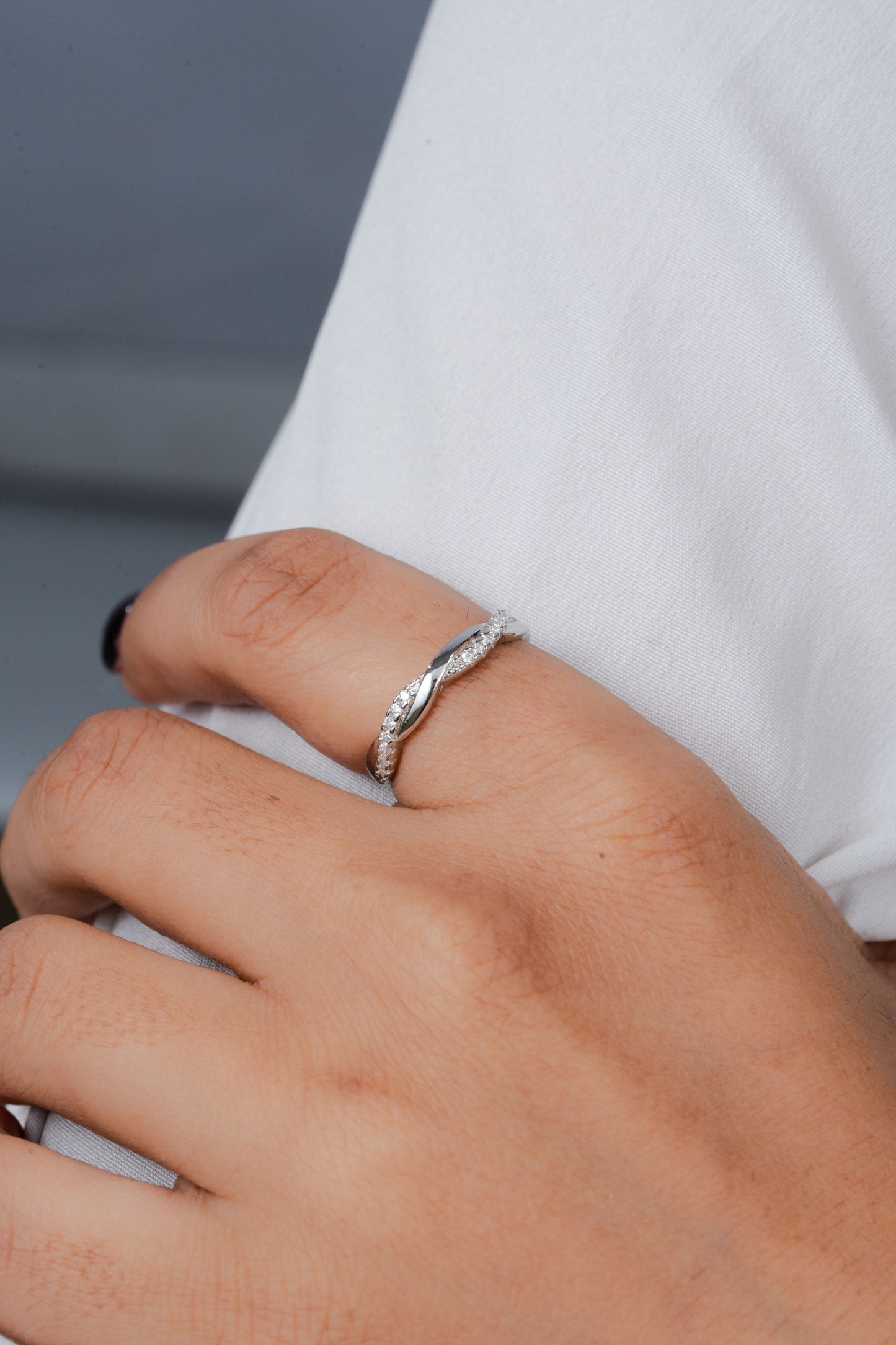 925 Sterling Silver Women Ring American Diamond Twisted Infinity Band Luxury Gift