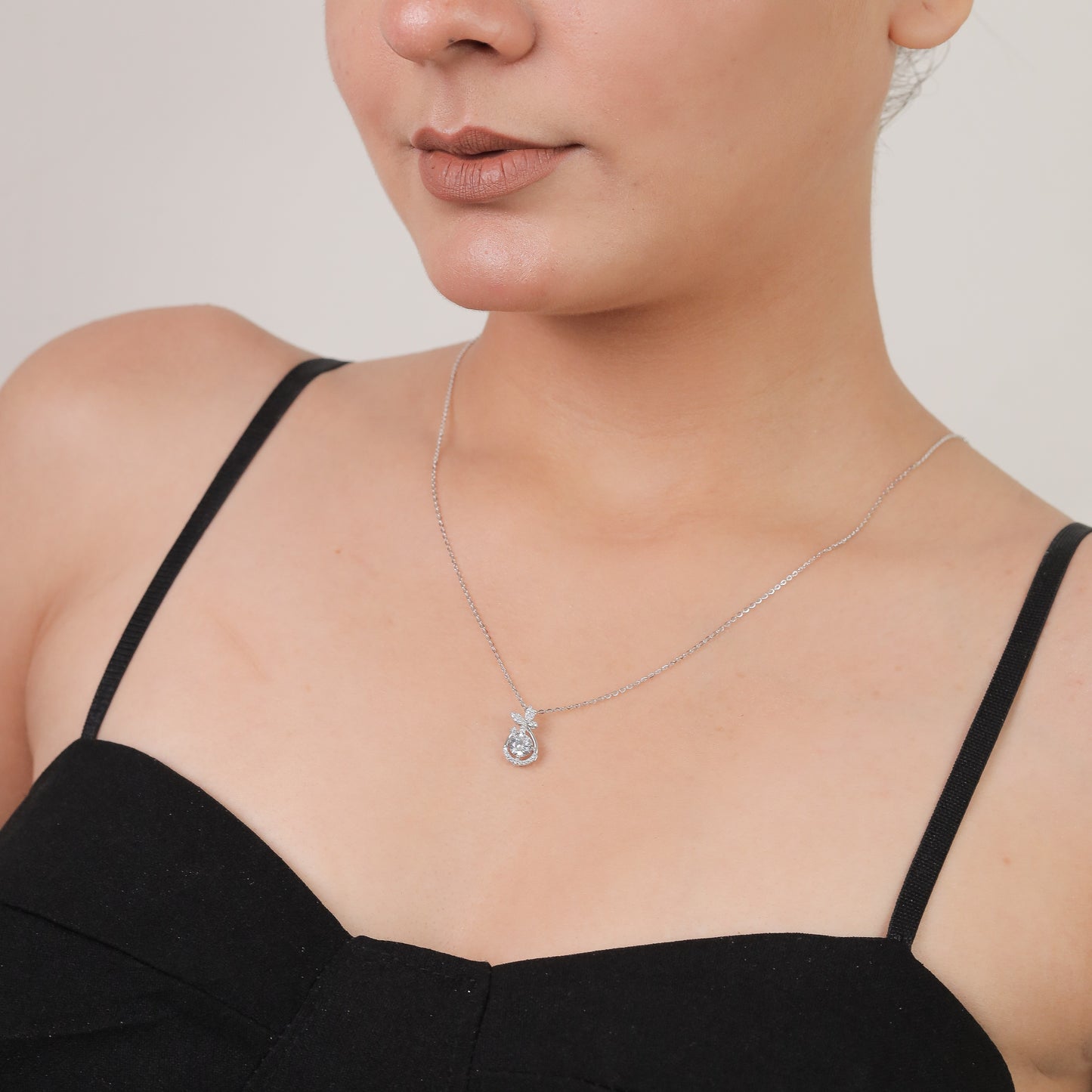 Teardrop Pendant Necklace in 925 Sterling Silver