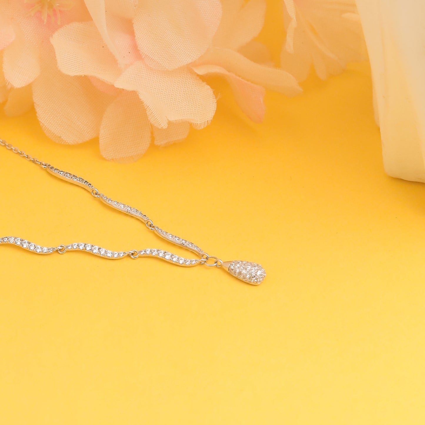 Elegant Wave Link Moissanite Diamond Drop Pendant Necklace