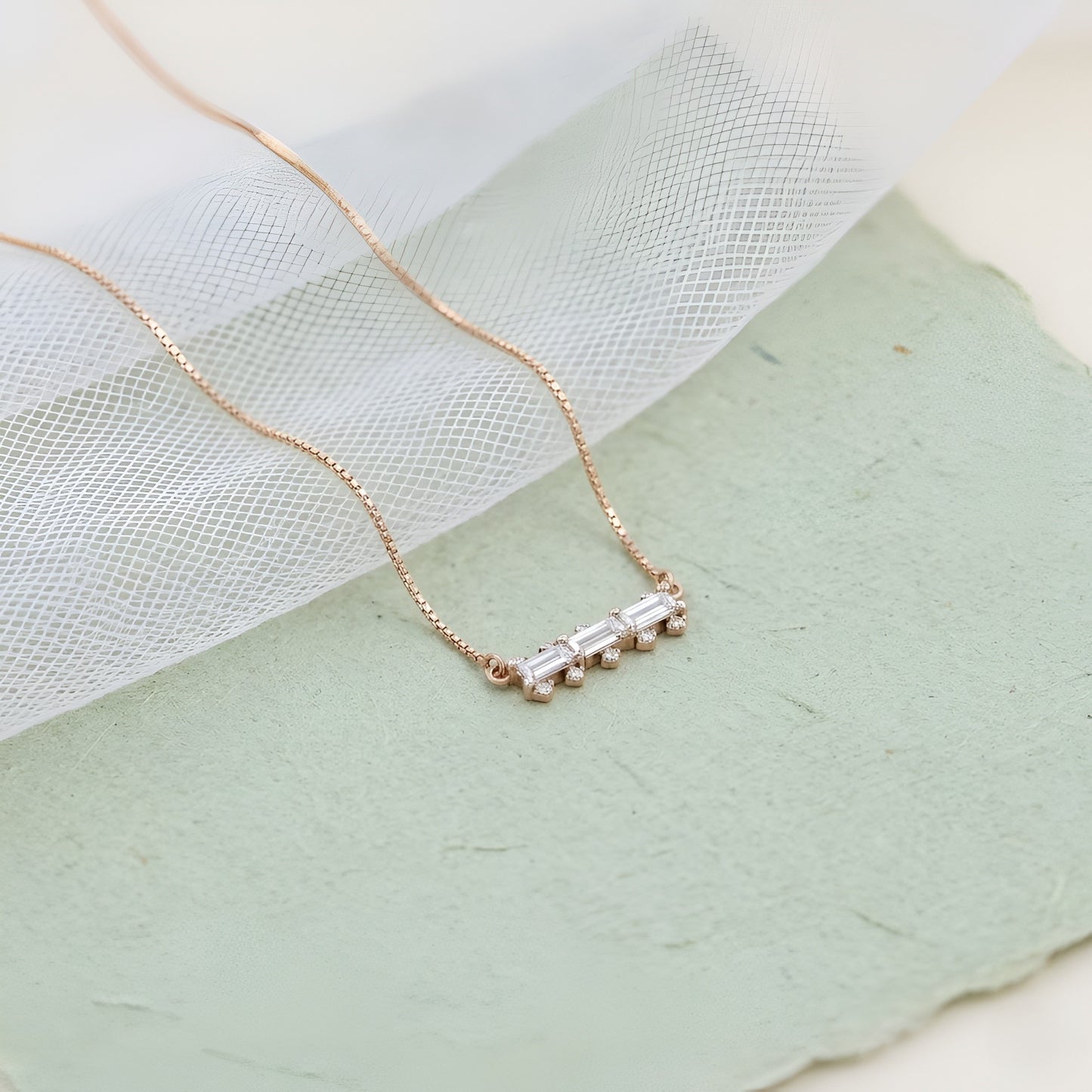 Elegant Gold Necklace with Lab-Grown Diamonds
