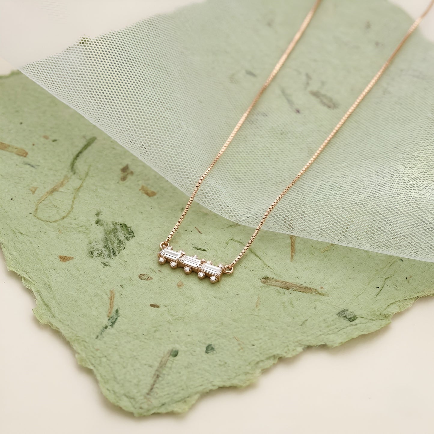 Elegant Gold Necklace with Lab-Grown Diamonds