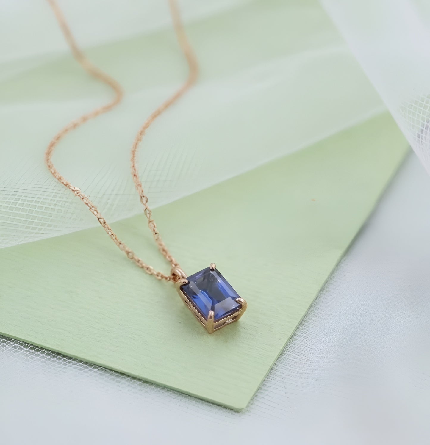 Elegant Chain with Rectangular Pendant